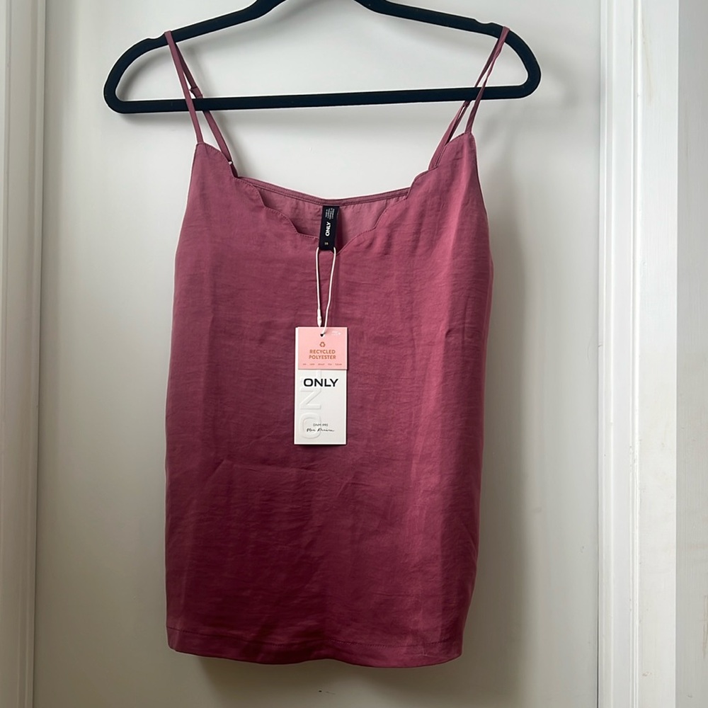 NWT ONLY Pink Scaloped Tank